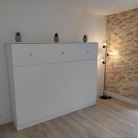Charmant Studio Lumineux Avec Piscine Fréjus المظهر الخارجي الصورة