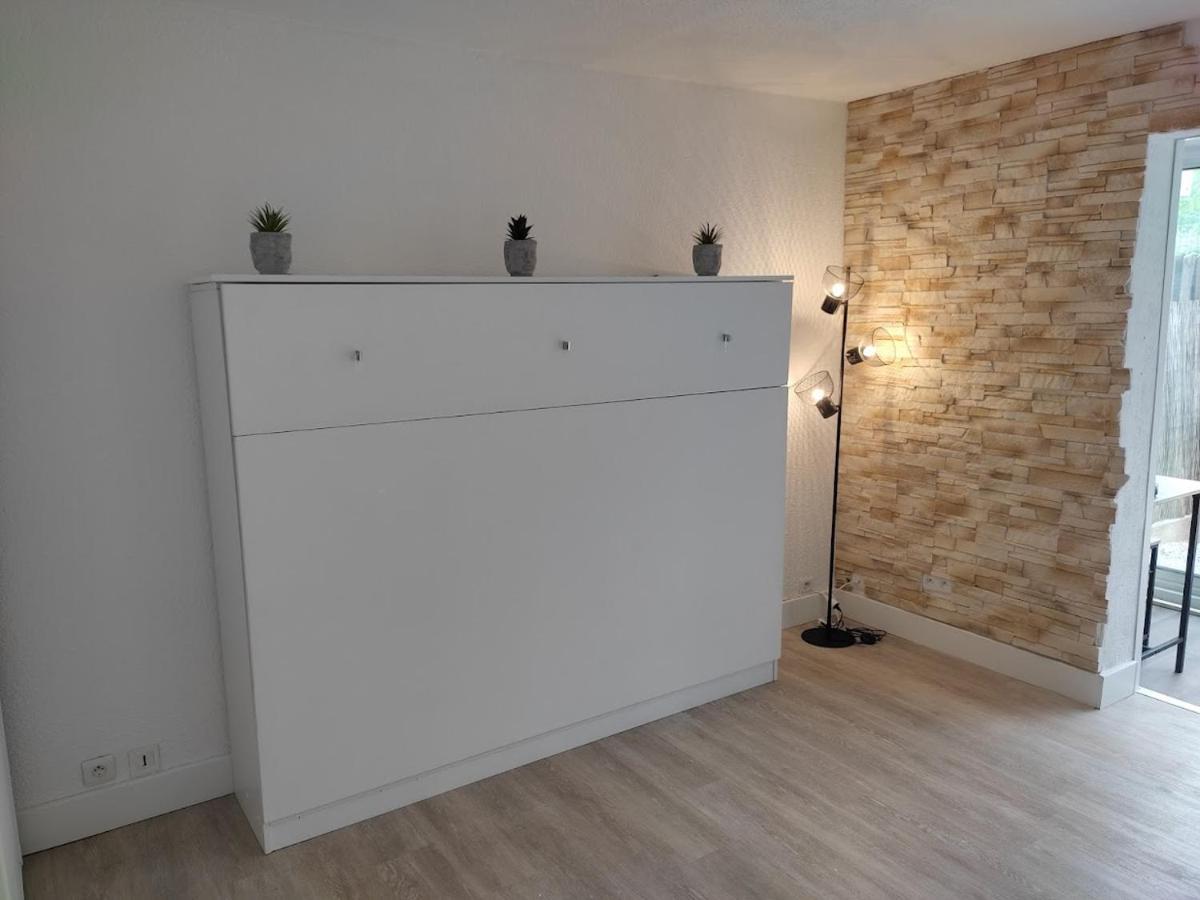Charmant Studio Lumineux Avec Piscine Fréjus المظهر الخارجي الصورة